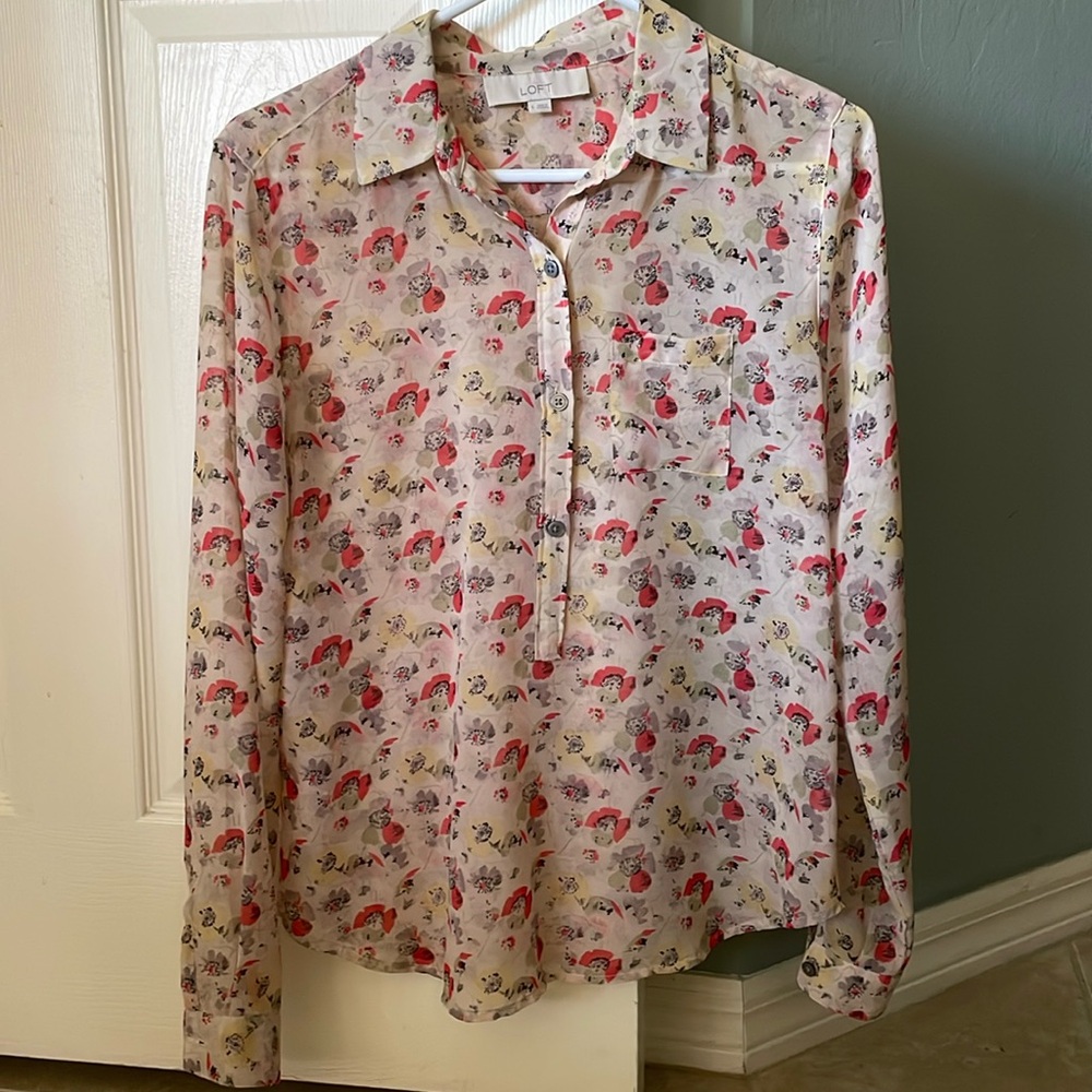Small Ann Taylor LOFT flowered chiffon button down